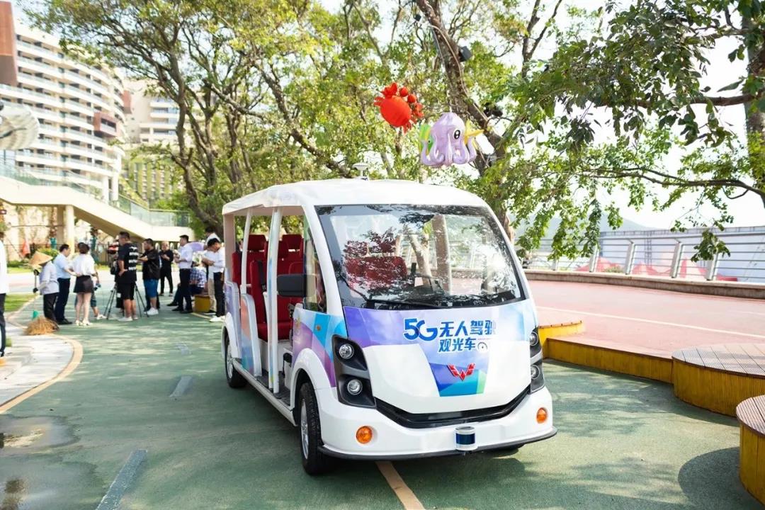 五菱智能駕駛觀光車在中國—東盟（柳州）旅游裝備博覽會提供試乘服務.jpg